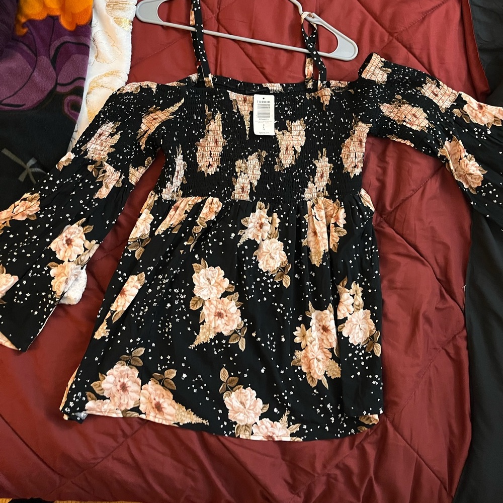 Torrid off the shoulder lone sleeve Brand new top